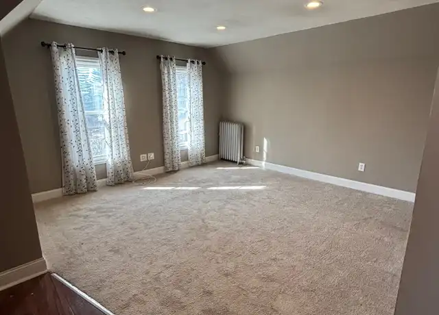 Property at 43 Buzzell St Unit 2, Manchester, NH, 03104, 2 beds, 1 bath, [object Object]