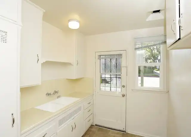 Property at Crenshaw Terrace - 3316 W 73rd St, Los Angeles, CA, 90043, 1 bed, 1 bath, [object Object]