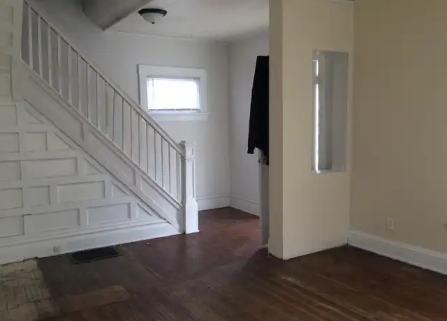 Property at 203 Cutler St, Waterloo, IA, 50703, 3 beds, 1 bath, [object Object]