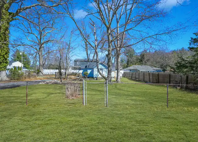 Property at 427 Browns Rd, Nesconset, NY, 11767, 2 beds, 1 bath, [object Object]