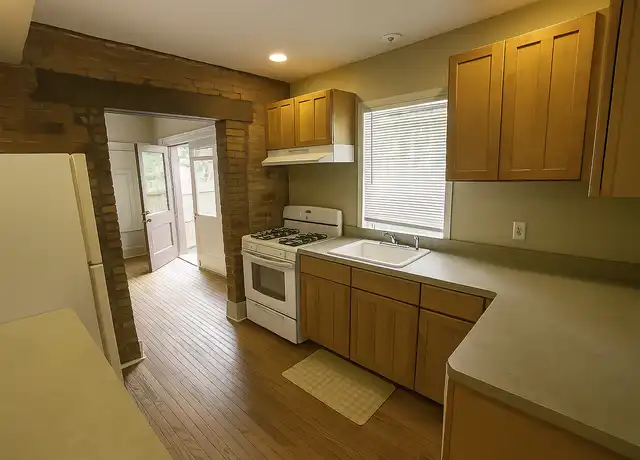 Property at 10 Pearl St Unit 12 (downstairs), Rochester, NY, 14607, 2 beds, 1 bath, [object Object]