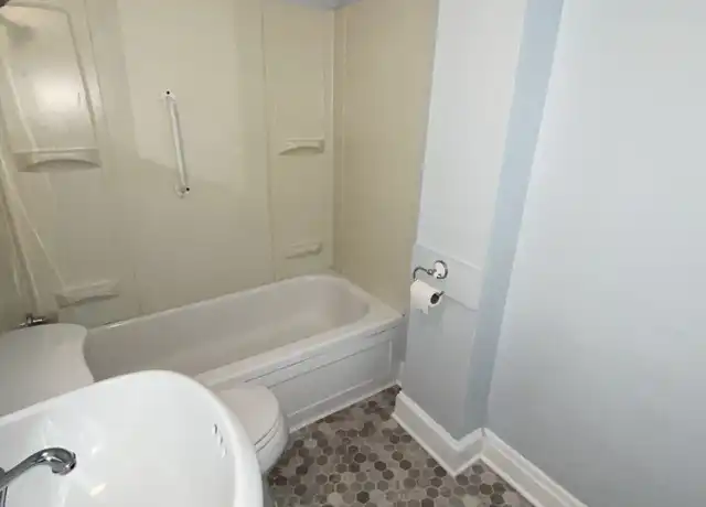 Property at 2040 Robin St Unit 1, Lakewood, OH, 44107, 1 bed, 1 bath, [object Object]