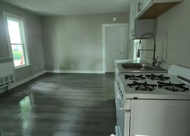 Property at 576 Jefferson St Unit 3, Oshkosh, WI, 54901, 1 bed, 1 bath, [object Object]