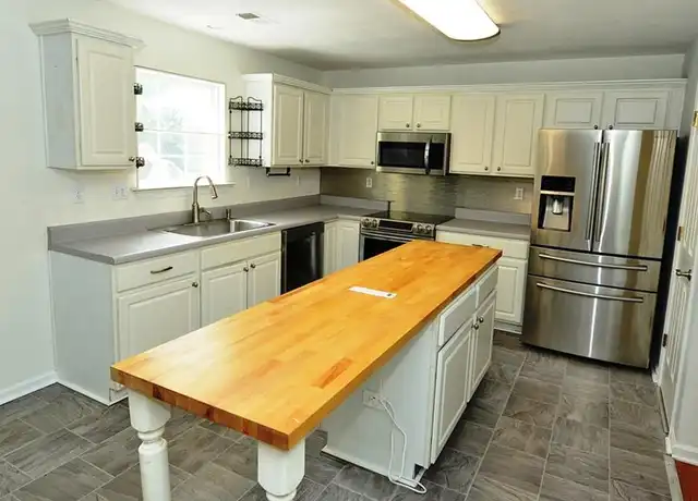 Property at 4221 White Heron Pt, Portsmouth, VA, 23703, 4 beds, 2.5 baths, [object Object]