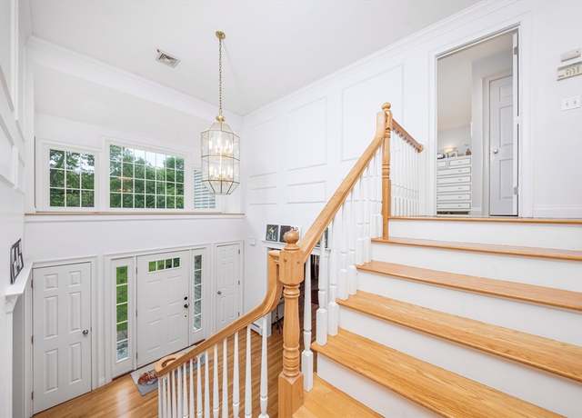 Photo of 51 Bogle St, Weston, MA 02493