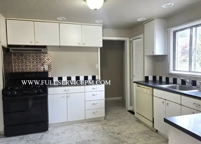 Property at 8401 S 113th St, Seattle, WA, 98178, 3 beds, 1.5 baths, [object Object]