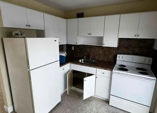 Property at 944 NW 6th St, Miami, FL, 33136, 2 beds, 1 bath, [object Object]