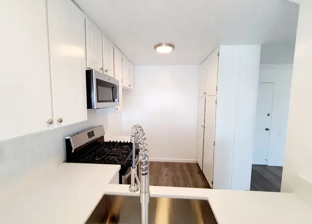 Photo of 77 Patrician Way, Pasadena, CA 91105