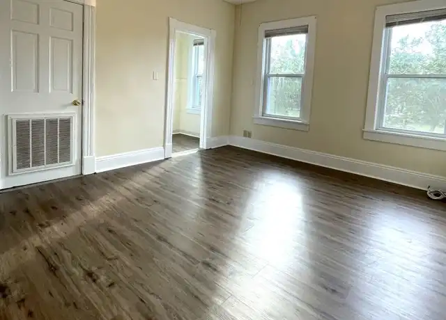 Property at 5 Ellis Ave Unit 5 Ellis Ave-2F, Lowell, MA, 01854, 3 beds, 1 bath, [object Object]