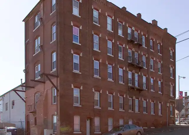 Property at 736 High St Apt 2, Holyoke, MA, 01040, 2 beds, 1 bath, [object Object]