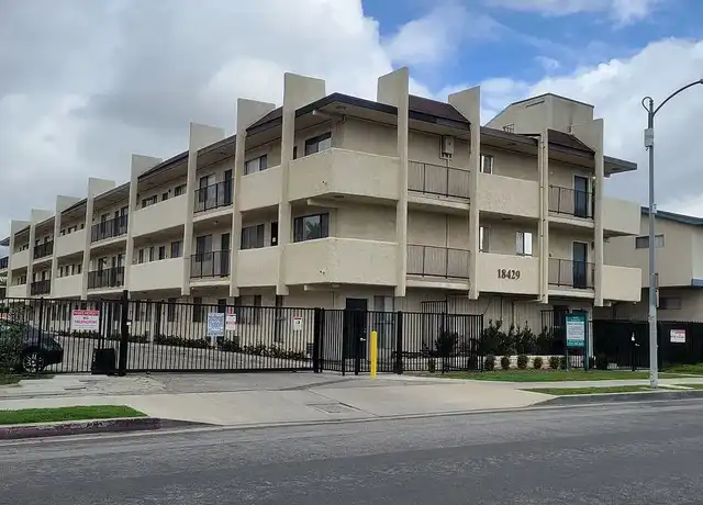 Property at Gorgeous One Bedroom - 18429 Prairie St, Northridge, CA, 91325, 1 bed, 1 bath, [object Object]