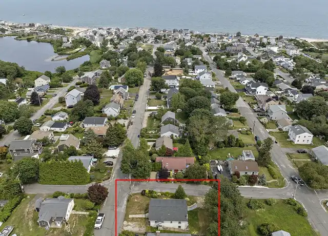 Property at 52 Beach St Unit 1-yearround, Plymouth, MA, 02360, 3 beds, 1 bath, [object Object]