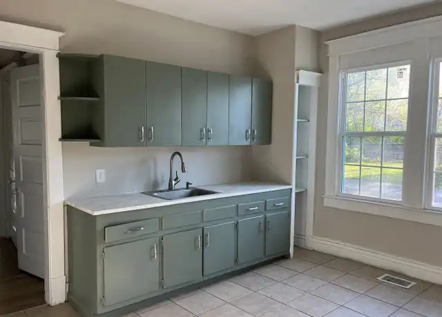 Property at 224 E Poplar St Unit 1, Harrodsburg, KY, 40330, 2 beds, 1 bath, [object Object]