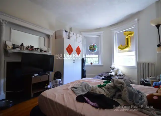 Property at 1788 Beacon St Unit 6, Brookline, MA, 02445, 2 beds, 1 bath, [object Object]