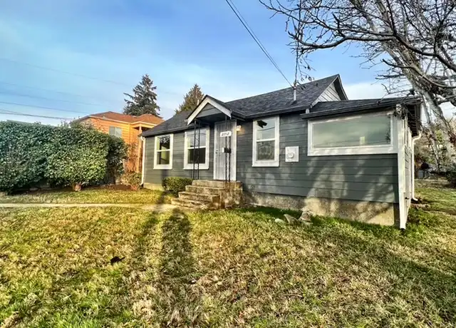 Property at 2712 E 11th St, Bremerton, WA, 98310, 2 beds, 1 bath, [object Object]