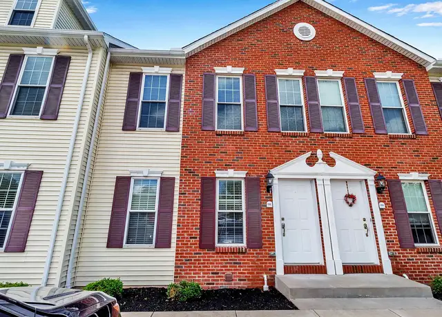 Photo of 20 Hunt Club Cir, East Amherst, NY 14051