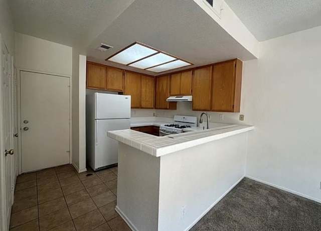 Photo of 25524 Schubert Cir Unit D, Stevenson Ranch, CA 91381