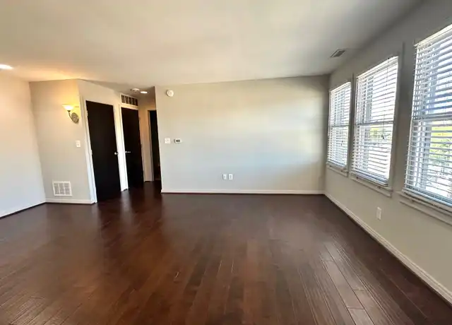 Property at 450 E Walnut St, Indianapolis, IN, 46202, 1 bed, 1 bath, [object Object]