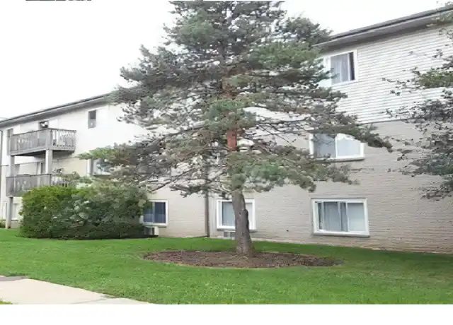 Property at 555 Deepwoods Dr Unit 2, Mundelein, IL, 60060, 2 beds, 2 baths, [object Object]