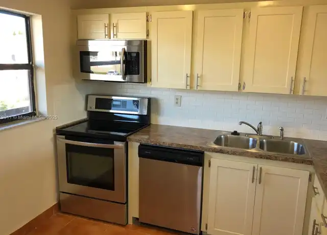 Property at 250 W Park Dr Unit 203-5, Miami, FL, 33172, 2 beds, 1.5 baths, [object Object]