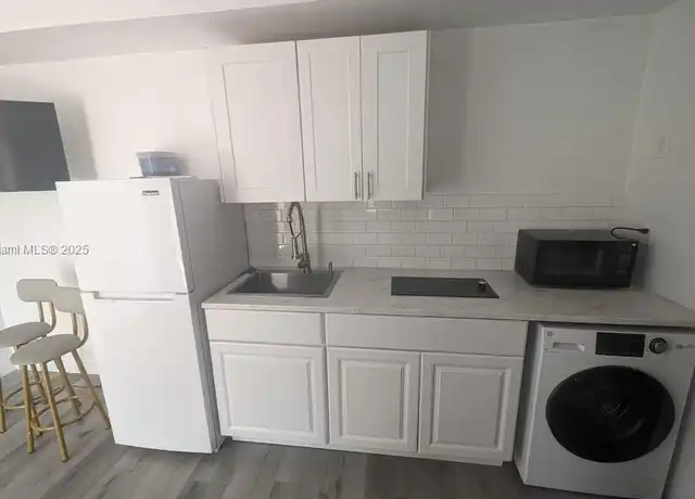 Property at 2822 Pine Tree Dr Unit 1B, Miami Beach, FL, 33140, 0 beds, 1 bath, [object Object]