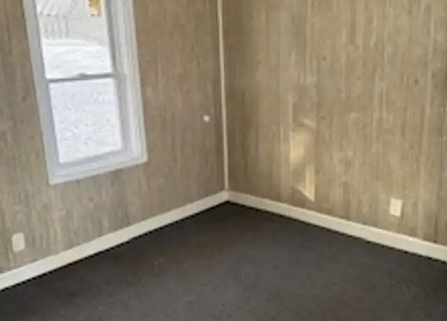 Property at 3961 Logan Ave Apt 8, Waterloo, IA, 50703, 0 beds, 1 bath, [object Object]