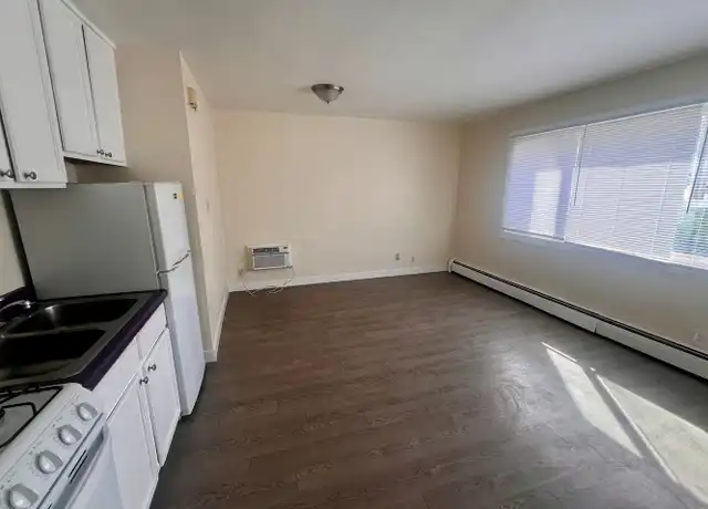 Property at 950 N 20th St Unit 02, Milwaukee, WI, 53233, 1 bed, 1 bath, [object Object]