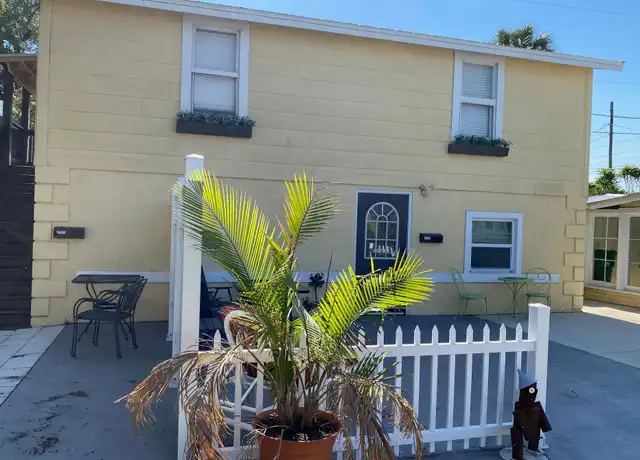 Property at 203 SE 2nd Ave, Okeechobee, FL, 34974, 2 beds, 1 bath, [object Object]