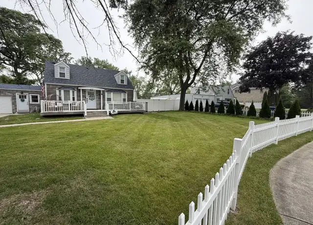 Property at 684 Pfingsten Rd, Northbrook, IL, 60062, 4 beds, 2 baths, [object Object]