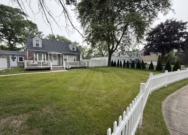 Photo of 684 Pfingsten Rd, Northbrook, IL 60062