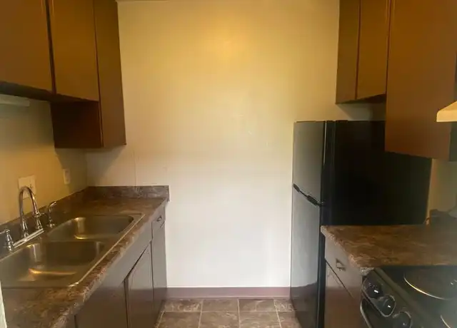 Property at 125 20th Ave SW Unit E4, Cedar Rapids, IA, 52404, 1 bed, 1 bath, [object Object]
