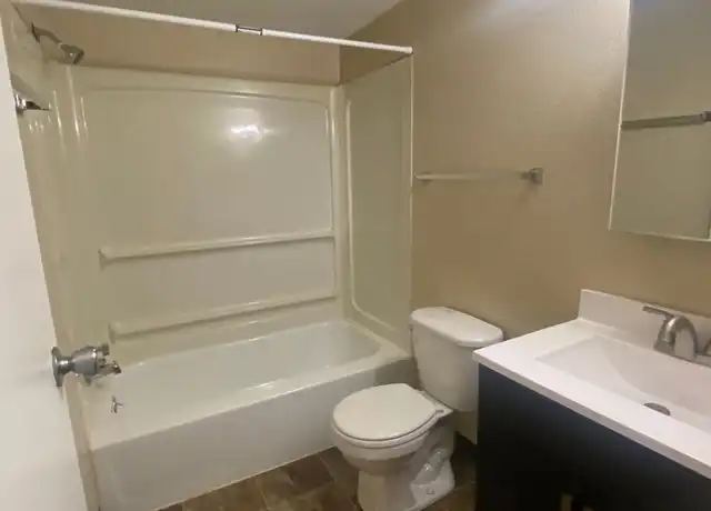 Property at 125 20th Ave SW Unit E4, Cedar Rapids, IA, 52404, 1 bed, 1 bath, [object Object]