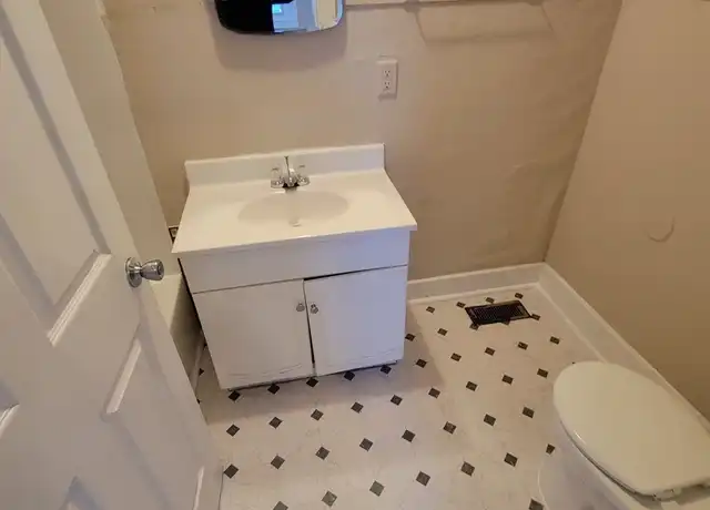 Property at 39 N Tacoma Ave, Indianapolis, IN, 46201, 3 beds, 1 bath, [object Object]