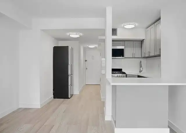 Property at 321 E 48th St Unit 11L, New York, NY, 10017, 0 beds, 1 bath, [object Object]