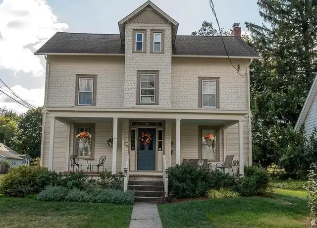 Property at 11 Maple Ave Unit 2, Paoli, PA, 19301, 3 beds, 1 bath, [object Object]