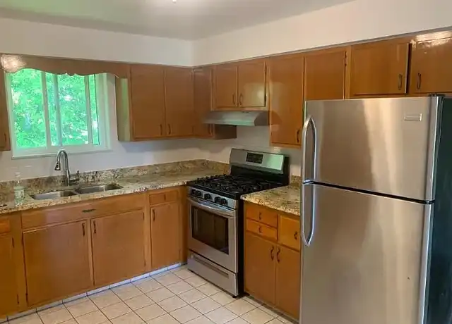 Property at 2 Smithfield Rd Unit F1, North Providence, RI, 02904, 2 beds, 1 bath, [object Object]