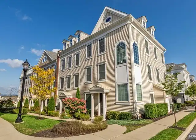 Property at 189 Roosevelt Dr, Wood Ridge, NJ, 07075, 4 beds, 3.5 baths, [object Object]