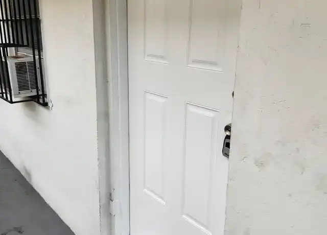 Property at 15 PLEX Property - 542 NW 8th St, Miami, FL, 33136, 1 bed, 1 bath, [object Object]