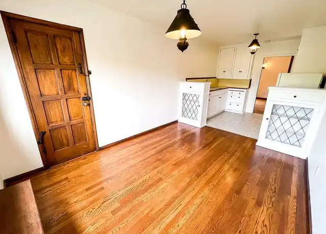 Property at Ten-O-Five Anhalt Apartments - 1005 E Roy St, Seattle, WA, 98102, 1 bed, 1 bath, [object Object]