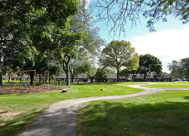 Photo of 4715 Beau Bien Blvd E, Lisle, IL 60532