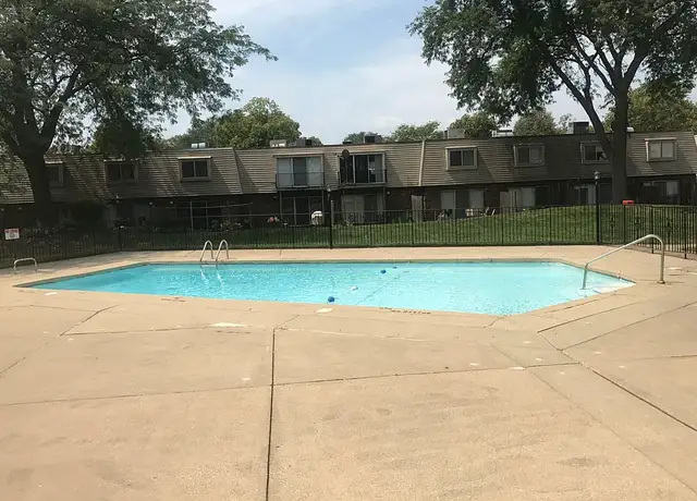 Photo of 4715 Beau Bien Blvd E, Lisle, IL 60532