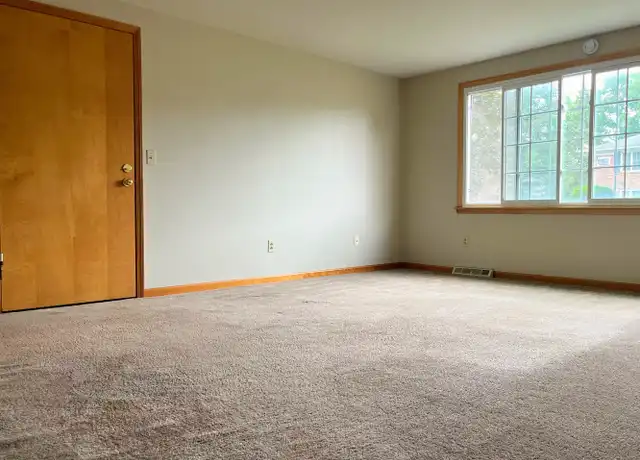 Property at 45 Oakridge Dr Unit 1, West Seneca, NY, 14224, 2 beds, 1 bath, [object Object]