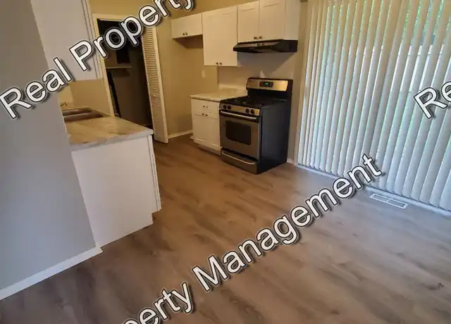 Property at 703 1/2 N Grant St, Crown Point, IN, 46307, 2 beds, 1 bath, [object Object]