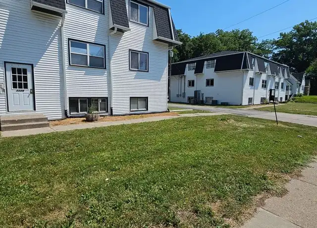 Property at 2330 E Locust St Apt 209, Davenport, IA, 52803, 2 beds, 1 bath, [object Object]