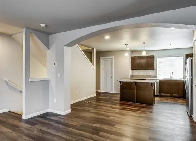 Property at 14615 NE Rose Pkwy, Portland, OR, 97230, 2 beds, 2-2.5 baths, [object Object]