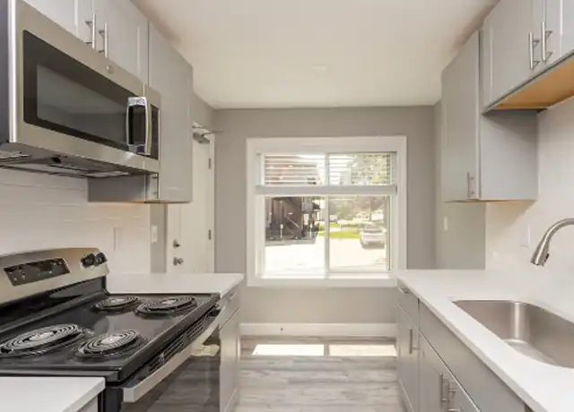 Property at Henry Louis Apartments - 617 S 35th St, Omaha, NE, 68105, 1 bed, 1 bath, [object Object]