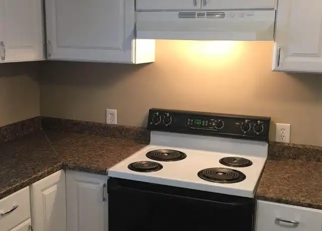 Property at 65 Roberts St Unit 6, West Warwick, RI, 02893, 2 beds, 1 bath, [object Object]