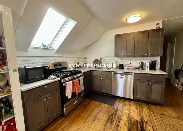 Property at 333 Alewife Brook Pkwy Unit 3, Somerville, MA, 02144, 3 beds, 1 bath, [object Object]