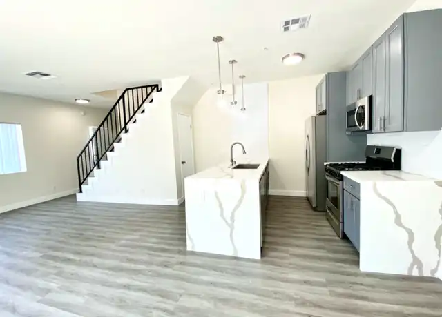 Property at 6941 Hazeltine Ave Unit 3, Van Nuys, CA, 91405, 3 beds, 2 baths, [object Object]