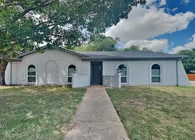 Property at 500 Park Center Blvd, Saginaw, TX, 76179, 3 beds, 2 baths, [object Object]